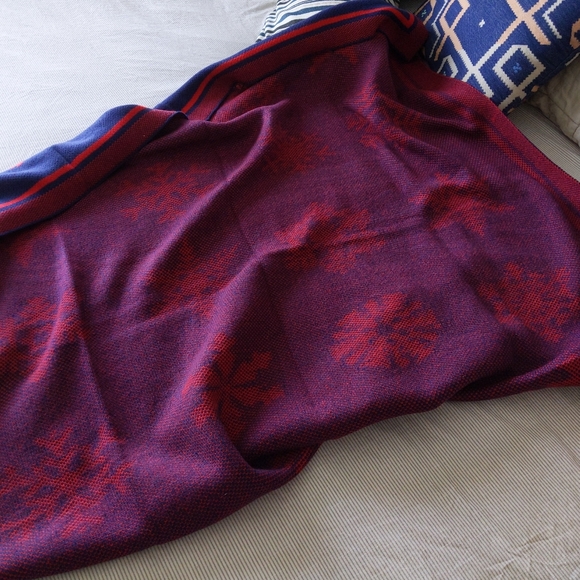 🆕🌿NORDSTROM HOLIDAY BLANKET🌿 - Picture 3 of 5